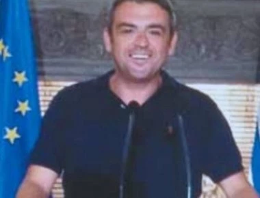 Δείτε τον Μ.Πετσίτη να συνοδεύει τον Α. Τσίπρα στην Καισαριανή (βίντεο)